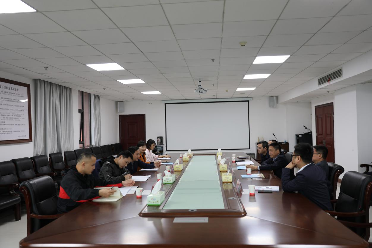 市委宣傳部副部長喻華軍一行到學(xué)院調(diào)研