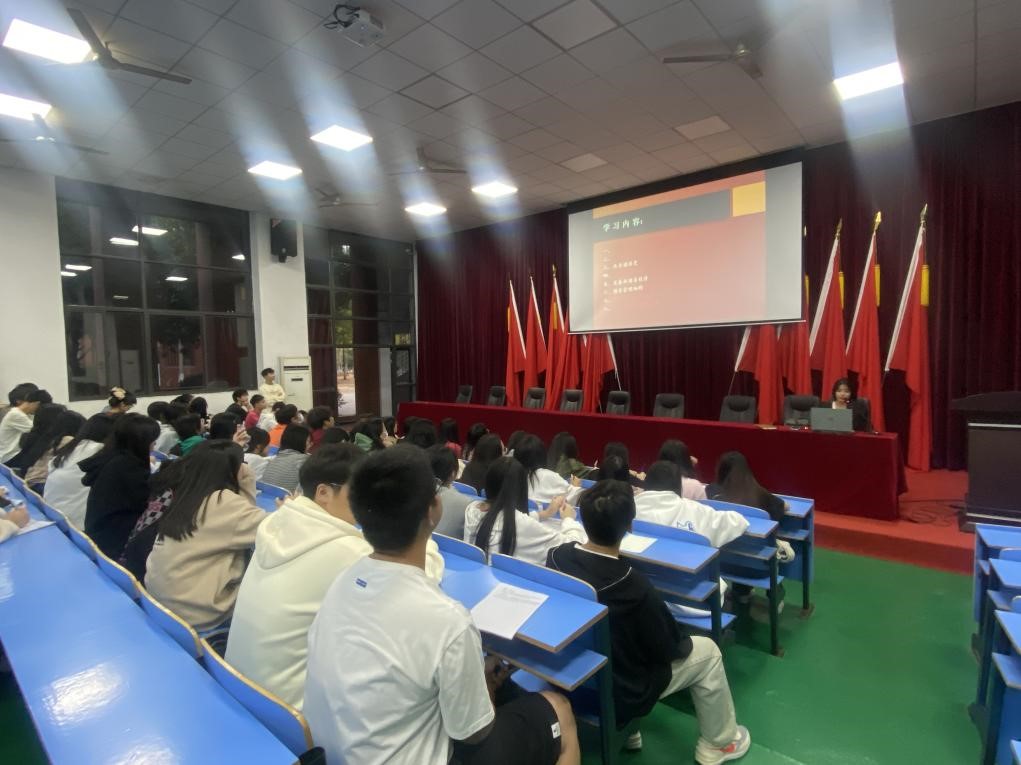 把好入團“思想關” 爭做進步新青年——院團委舉辦2022年秋季入團積極分子和團課結業(yè)考試