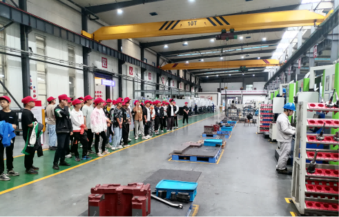 走進企業(yè)學習 走近職業(yè)未來
