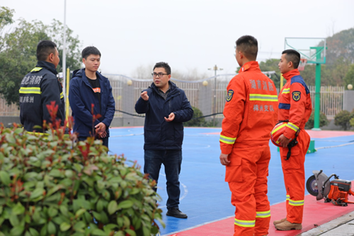 學院信息工程系主任李會明一行到市消防救援支隊看望實習學生