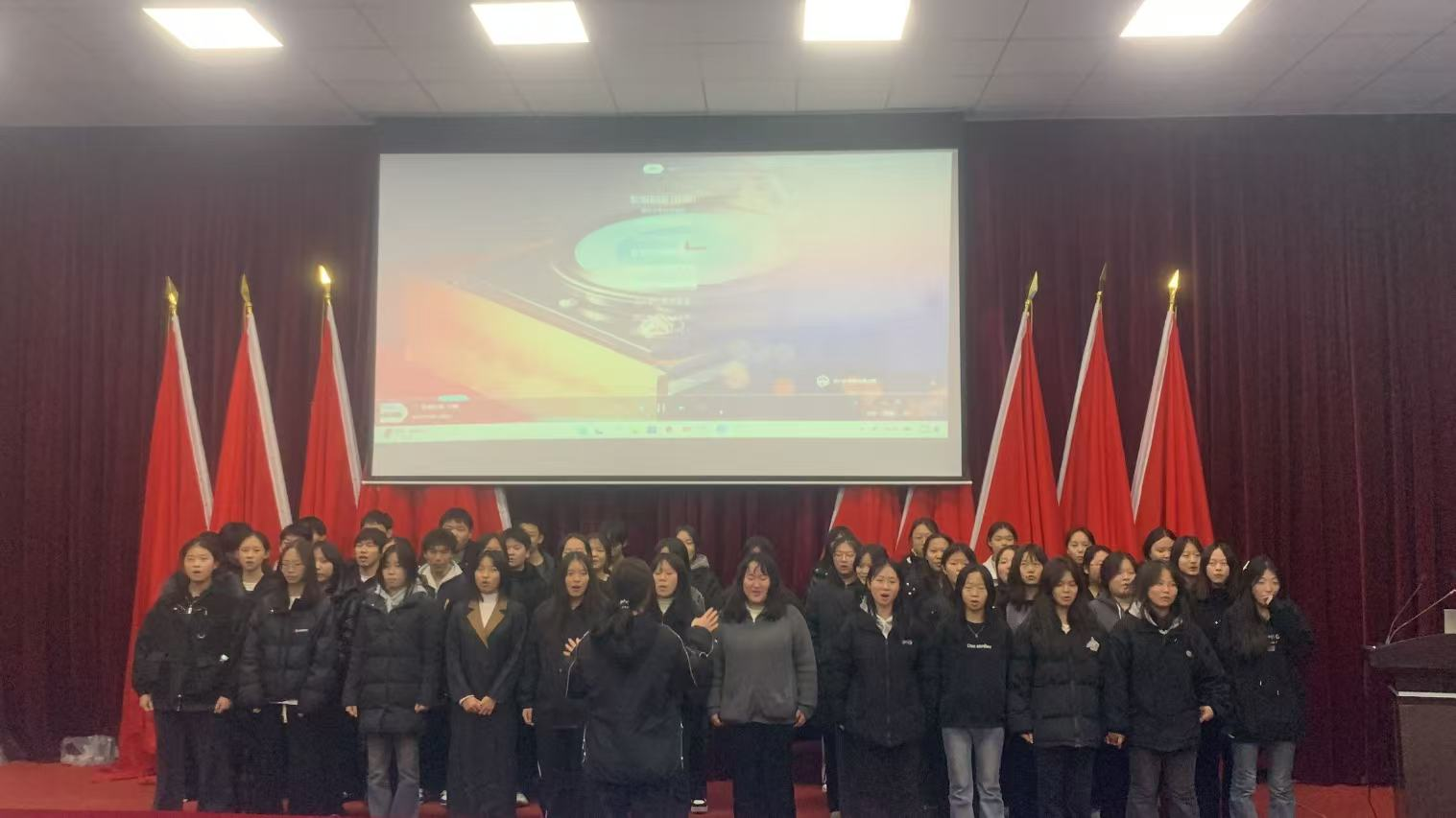 歌聲傳遞力量 奏響奮進(jìn)樂章 建筑裝飾系舉辦師生合唱比賽初賽