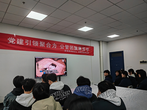 雷鋒精神映初心 共繪校園清潔夢(mèng)