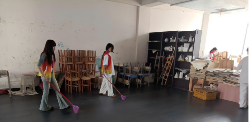 凈校園方寸地  育勞動公德心——建筑裝飾系開展班級衛(wèi)生值周工作