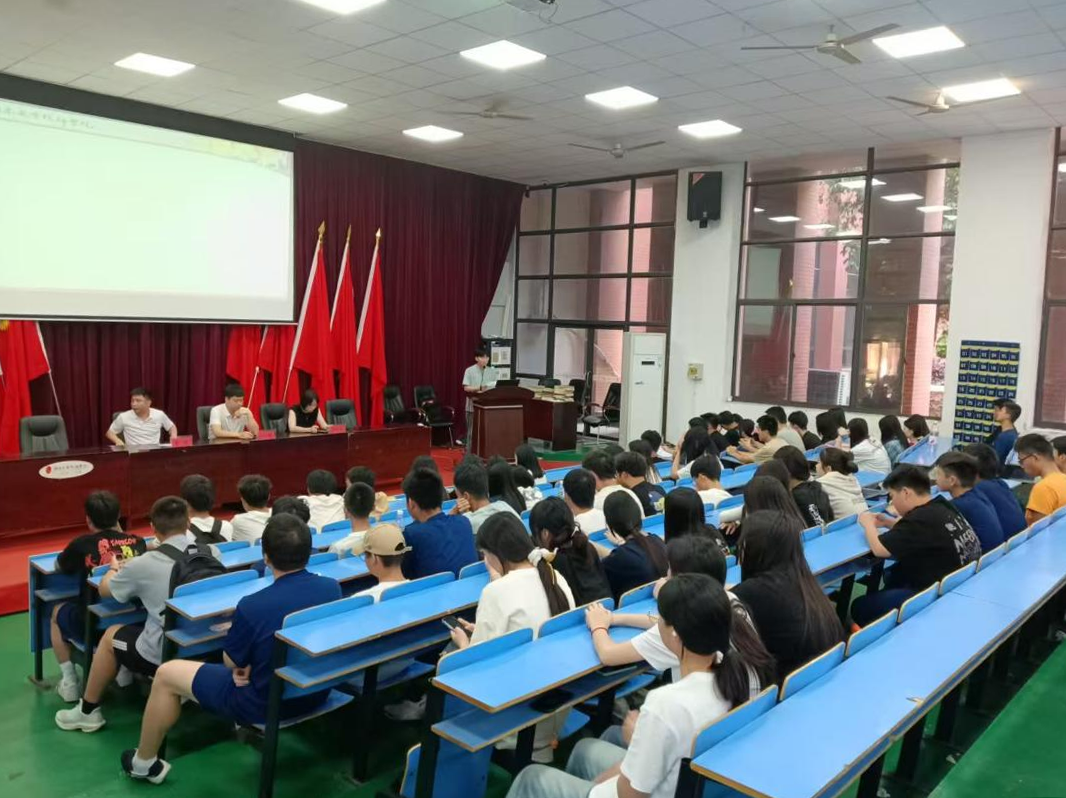 青春接力擔(dān)使命 砥礪奮進(jìn)新征程