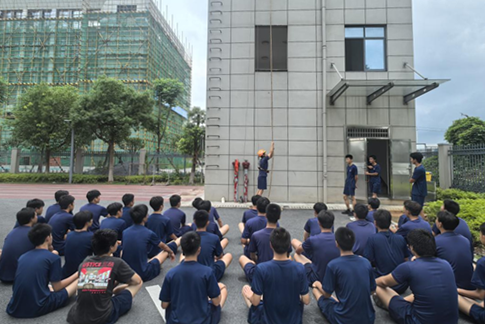 消防學(xué)子赴株洲市經(jīng)開支隊(duì)參觀學(xué)習(xí)：沉浸體驗(yàn)，筑夢火焰藍(lán)