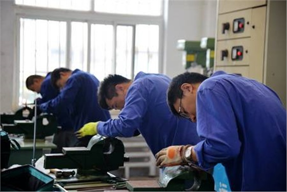 13.《鉗工》國家職業(yè)標(biāo)準(zhǔn)(工具鉗工、機修鉗工、裝配鉗工）