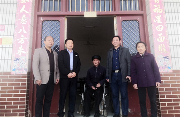 學院黨委到扶貧村開展“五查五看”大走訪活動