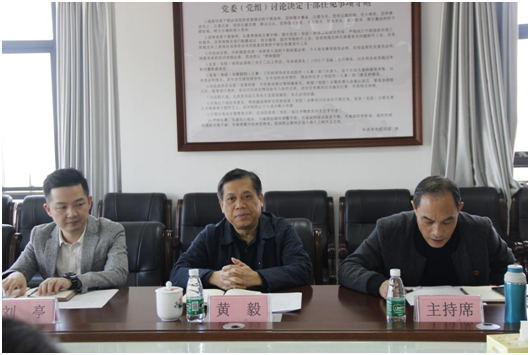 湖南工貿(mào)技師學院行政二黨支部召開對照黨章黨規(guī)找差距專題會議