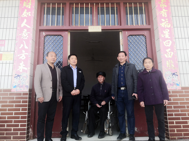 學院黨委到扶貧村開展“五查五看”大走訪活動