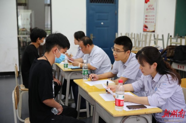 湖南工貿(mào)技師學院舉辦實習生雙選會