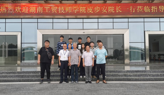 學(xué)院回訪長沙格力暖通設(shè)備有限公司并看望實(shí)習(xí)生