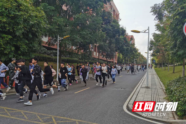 湖南工貿(mào)技師學院開展防空應急疏散演練