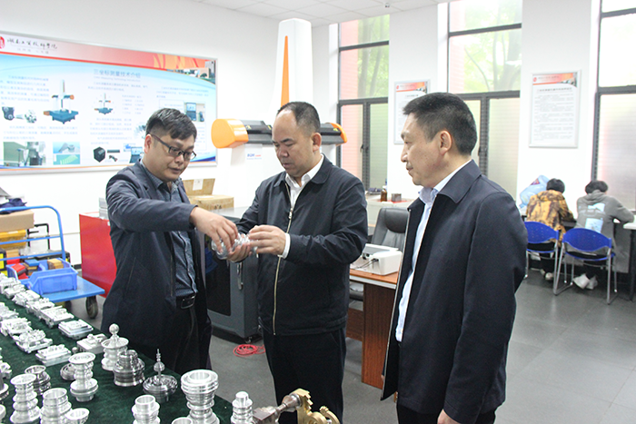 株洲市委組織部副部長于大平一行來學(xué)院調(diào)研