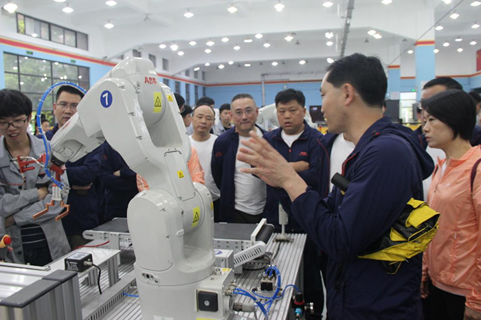 株洲市委黨校2021年第一期縣干班學(xué)員到我院考察調(diào)研