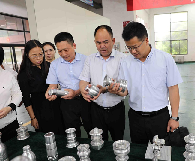 省委組織部干信處處長余前廣一行來學(xué)院調(diào)研座談