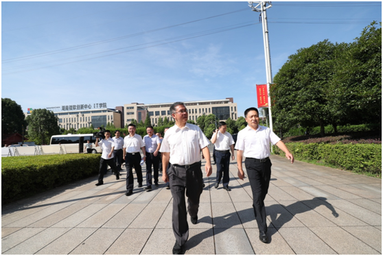 株洲市委書記曹慧泉到我院調(diào)研指導(dǎo)工作